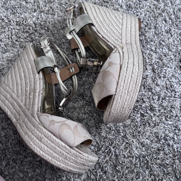 Coach Leah signature print wedge gold Size 8 - Picture 10 of 10